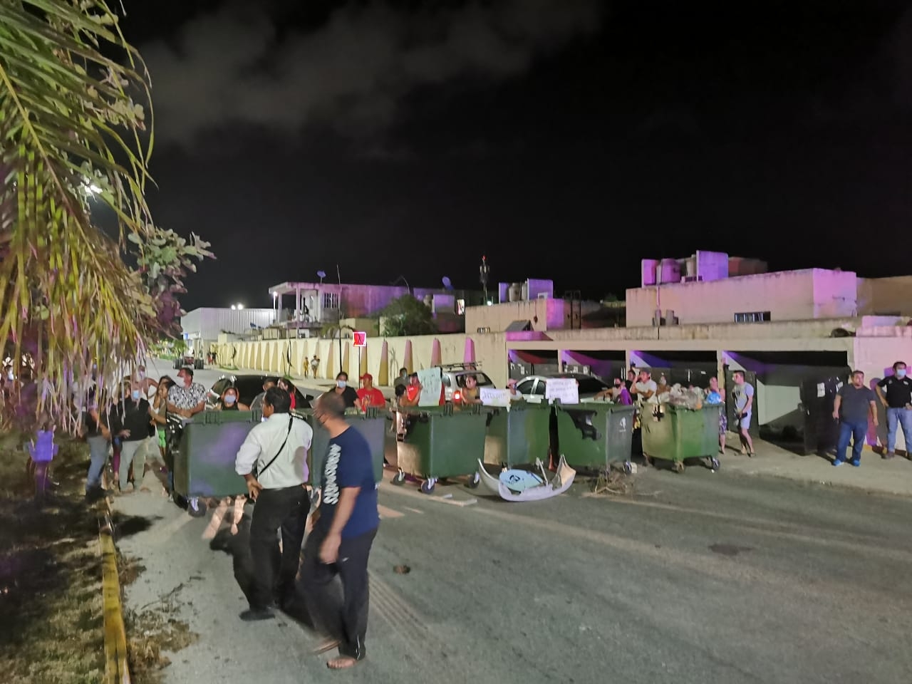 Habitantes Bloquean Entrada Al Fraccionamiento Villas Del Sol En Playa