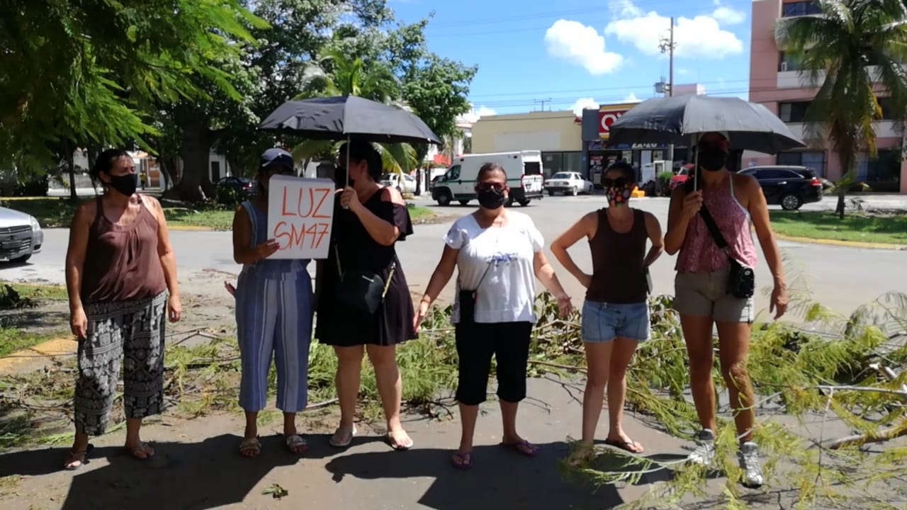 Vecinos protestan por la falta de luz eléctrica en la ...