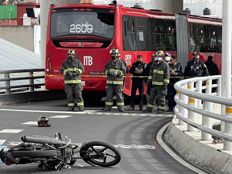 Motociclista Muere Atropellado Por Unidad De Metrobús De La CDMX - PorEsto