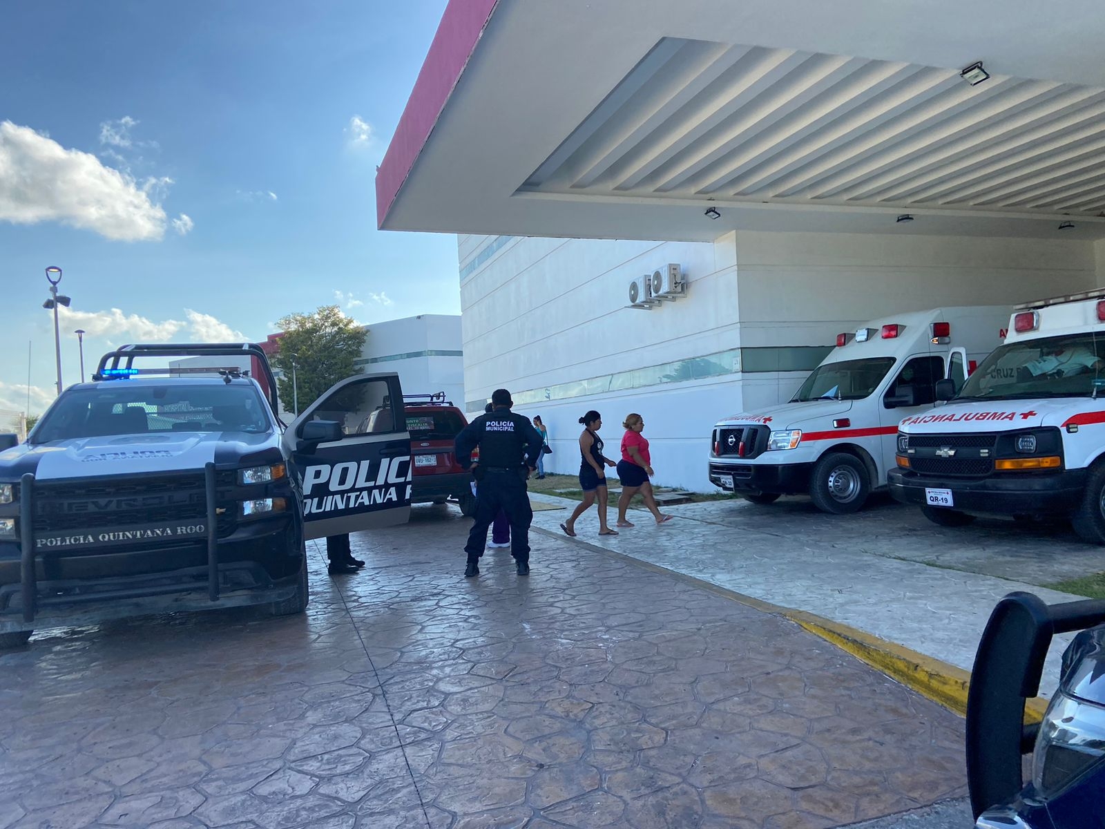 Llega al hospital un hombre herido de bala en Cancún PorEsto