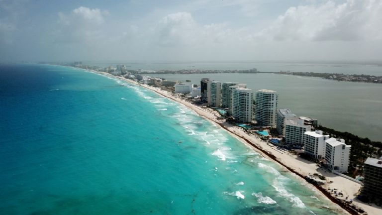 Así Era La Vista Aérea De La Zona Hotelera De Cancún En 1977 Foto Poresto 2822