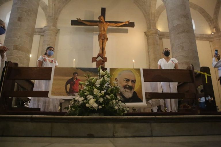 Llegan reliquias del Padre Pío y de Carlo Acutis a la Catedral de Mérida:  EN VIVO | PorEsto